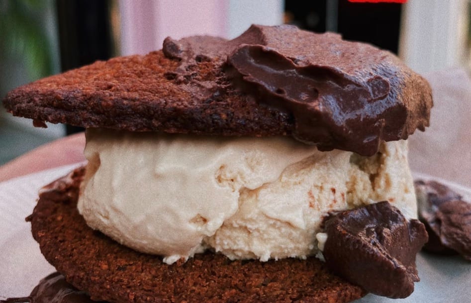 salty-hook-sandwich-shop-ice-cream-crystal-river